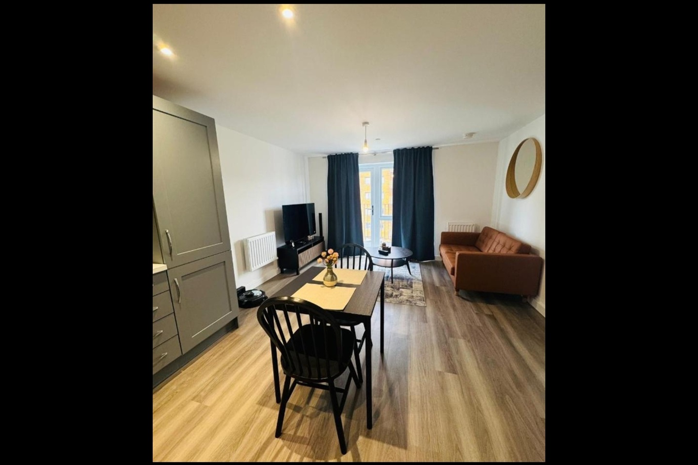 1 Bed Flat, John Thornycroft Road, SO19 photo 2