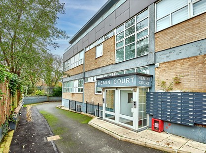 1 Bed Flat, Hemini Court, WD6
