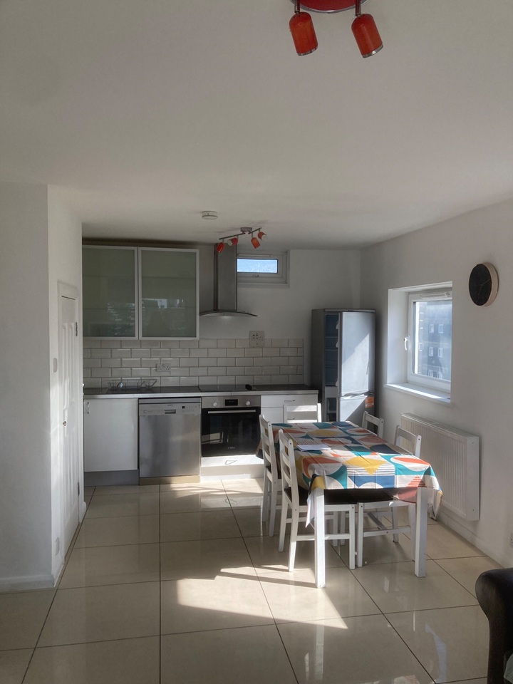 2 Bed Flat, Hindmarsh Place, E1 photo 4