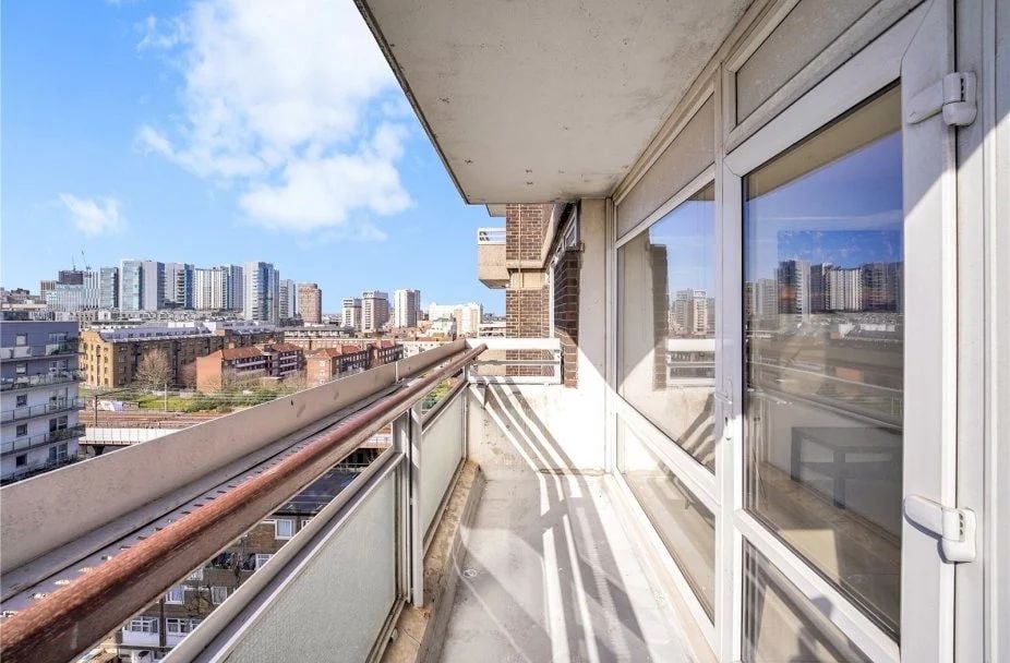 2 Bed Flat, Hindmarsh Place, E1 photo 2