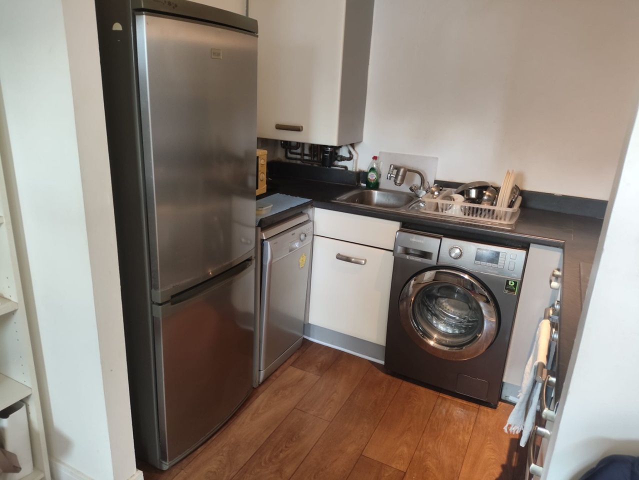 Ilford - Studio Flat, Bramley Crescent, IG2 - To Rent Now for £1,050.00 p/m