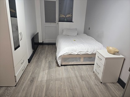 Studio Flat, Orchard Road, TW16