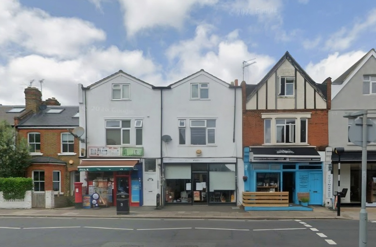 Studio Flat, Staines Road, TW2