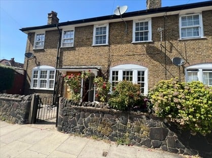 2 Bed Semi-Detached House, Manchester Road, E14