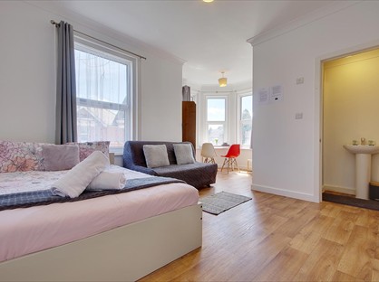 Studio Flat, Heron Court Rd., BH3