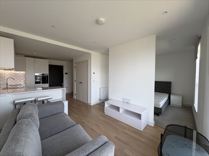 Studio Flat, Edwin House, UB1
