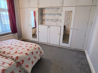 Room in a Shared House, Aldborough Road South, IG3