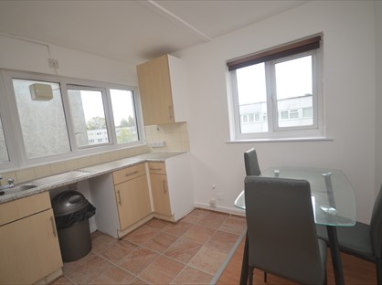 2 Bed Flat, Lindsey Close, CR4