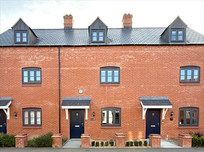 3 Bed Terraced House, Field View, NN13