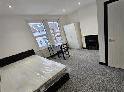 5 Bed Terraced House, Livingstone Road, ME7