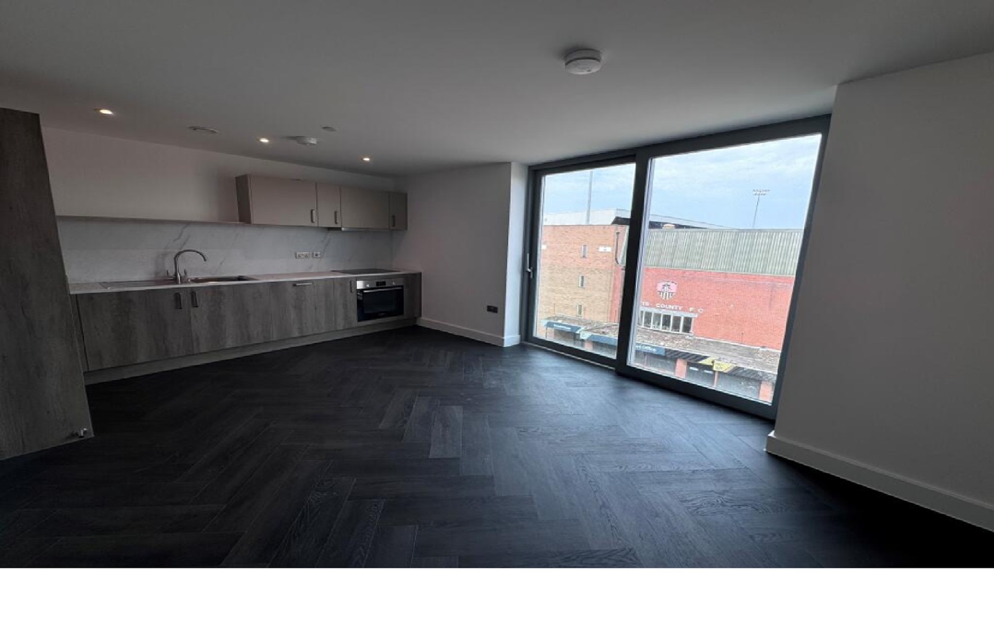 2 Bed Flat, Meadow Lane, NG2 photo 3