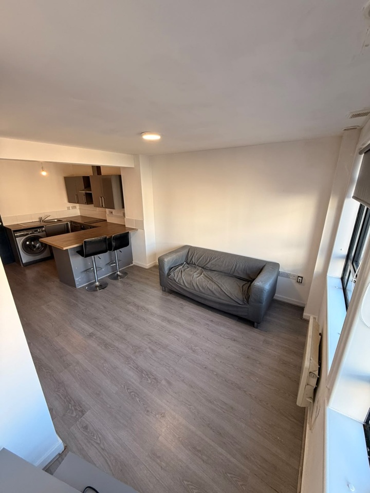 2 Bed Flat, London Road, L3 photo 2