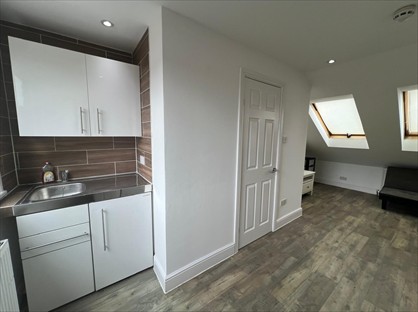 Bedsit, Oval Road, CR0