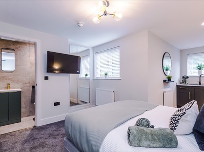 Studio Flat, Rochdale Old Road, BL9