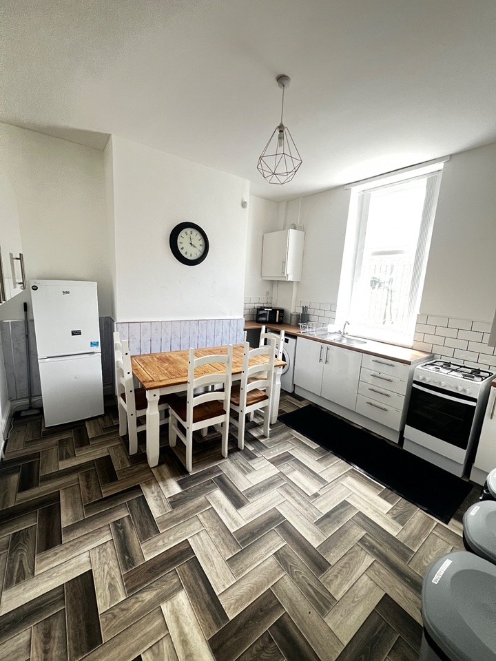 Room in a Shared House, Elmore Road, S10