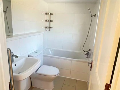 4 Bed Semi-Detached House, Kidbrooke Lane, SE9