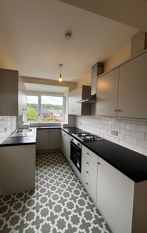 4 Bed Semi-Detached House, Bloomfield Road, PR6 – photo 2