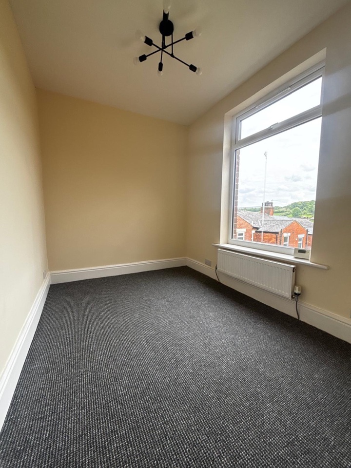 4 Bed Semi-Detached House, Bloomfield Road, PR6 – photo 9