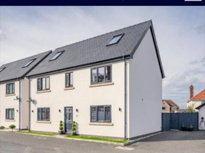 4 Bed Detached House, Pendyffryn Road, LL18