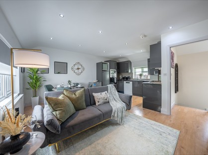 2 Bed Maisonette, Falling Lane, UB7
