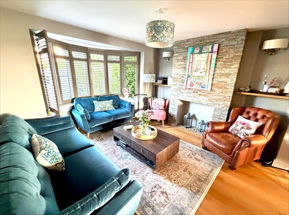 5 Bed Semi-Detached House, Roundwood View, SM7
