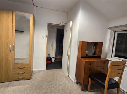 Room in a Shared Flat, Anyards Road, KT11