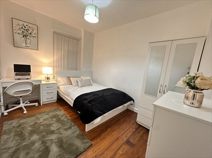 Room in a Shared House, Churchill Avenue, M16