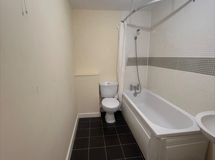 1 Bed Flat, Craven St, NN1