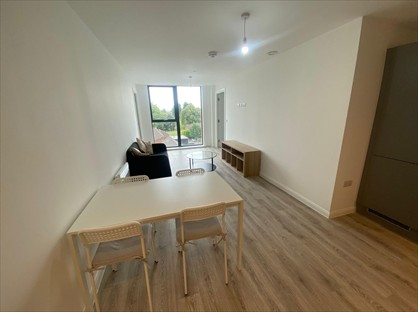 2 Bed Flat, Park View, B12