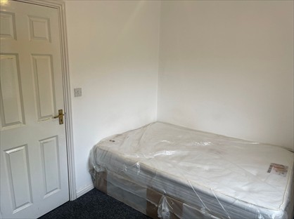 Room in a Shared House, Hill View Drive, SE28