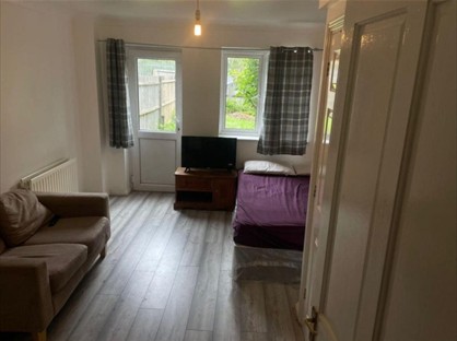 Room in a Shared House, Hill View Drive, SE28