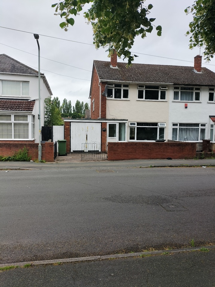 3 Bed Semi-Detached House, Coleman St, WV6