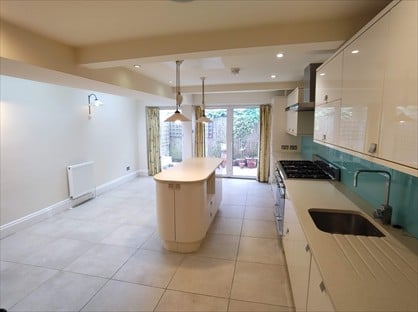 3 Bed Terraced House, Crimsworth Road, SW8