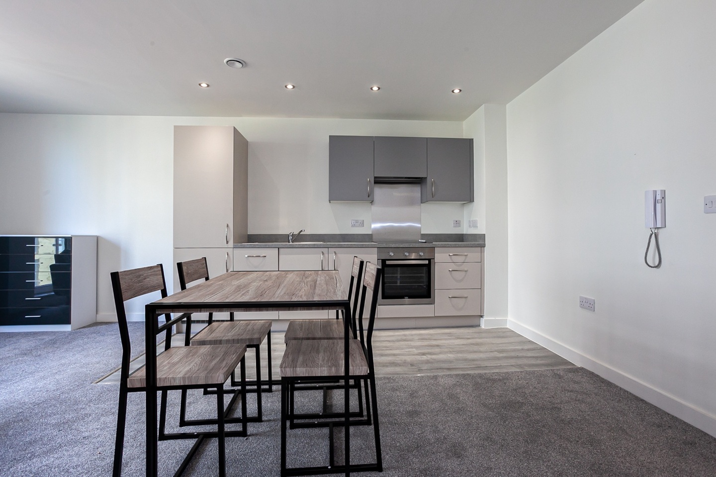 Studio Flat, Adelphi St, M3 photo 3