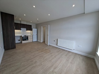 2 Bed Flat, High St, SS6