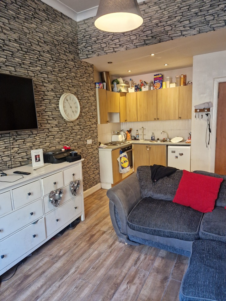 Room in a Shared Flat, Albert St, EH7
