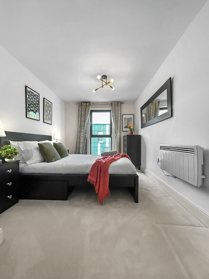 1 Bed Flat, Sandover House, SE16 photo 2