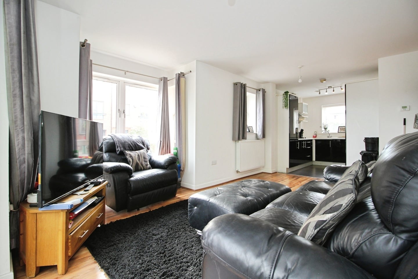 2 Bed Flat, Hunslet, LS10 photo 4