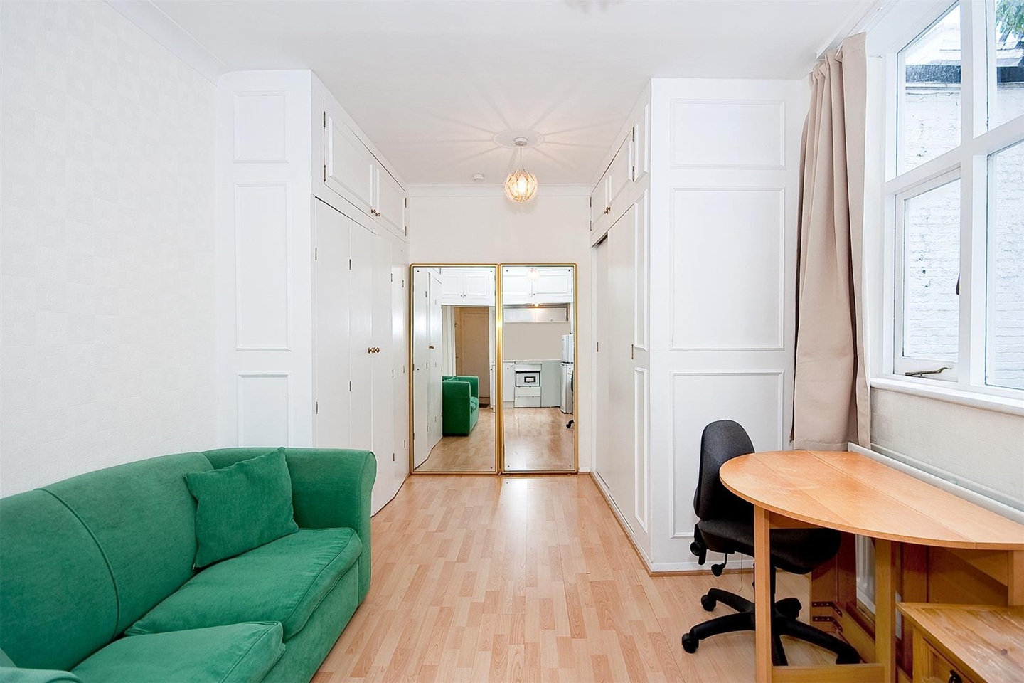 Studio Flat, Gloucester Terrace, W2