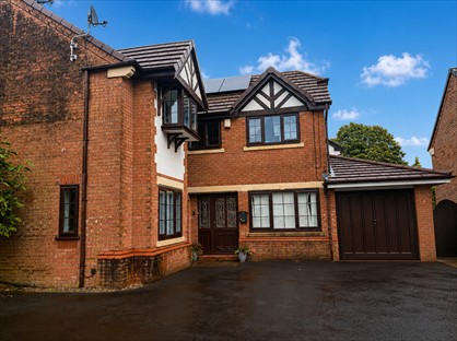 6 Bed Detached House, Waterslea Drive, BL1