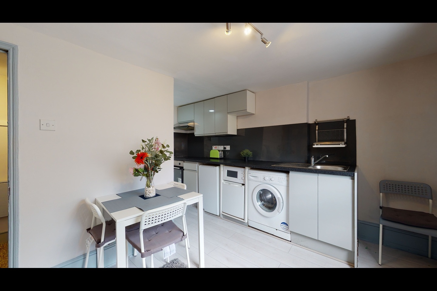Additional image 2 of 2 Bed Flat, Tavistock, WC1H, N1 7GU