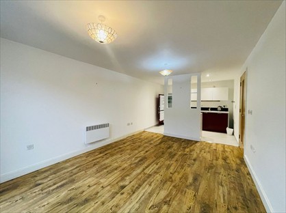 2 Bed Flat, Southside, B5