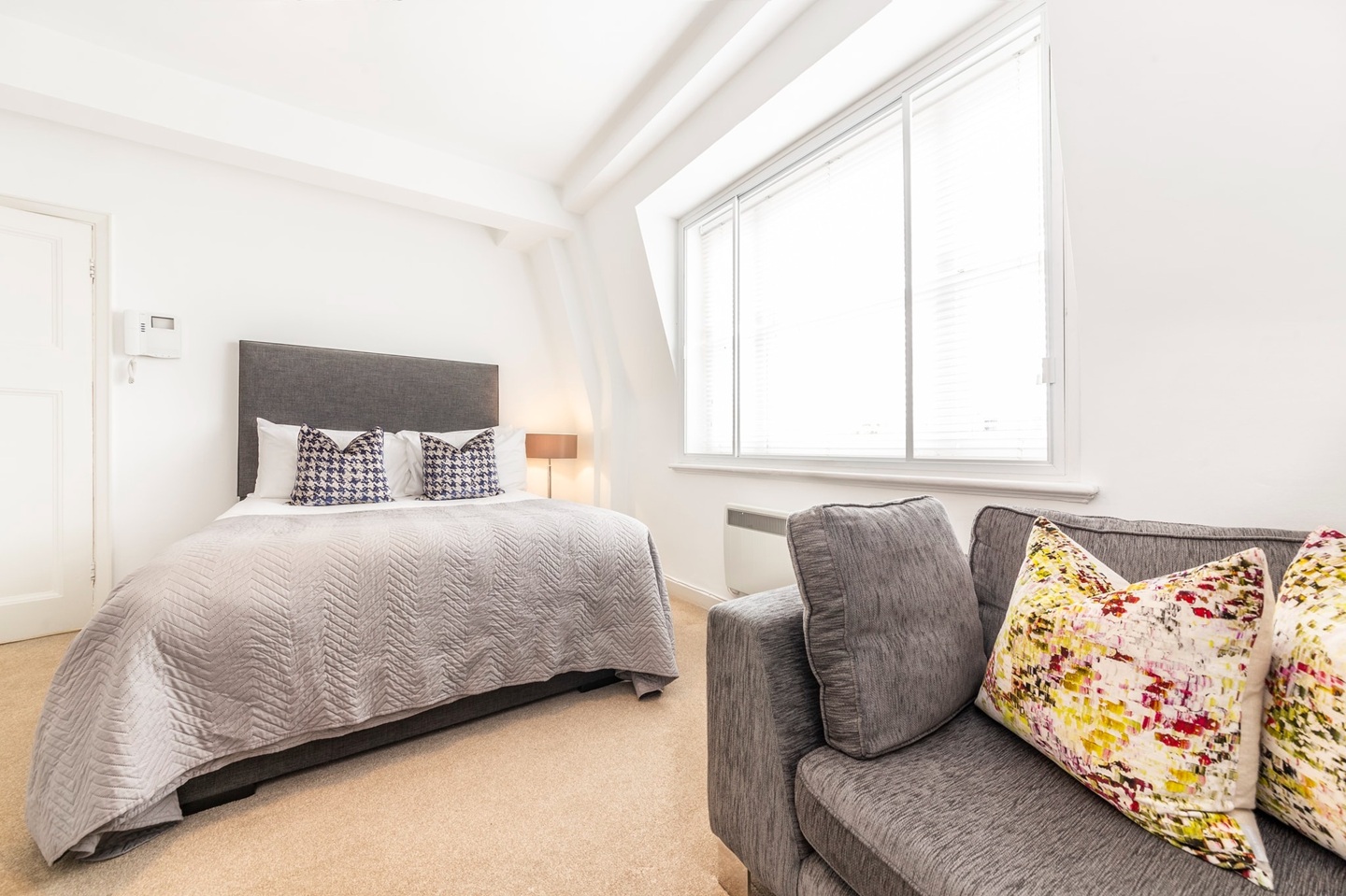 Additional image 3 of Studio Flat, Hill St, W1J, N1 7GU