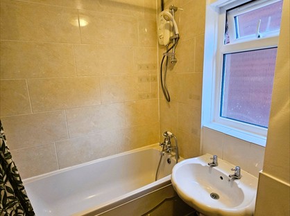 1 Bed Flat, Flaxfield Court, RG21