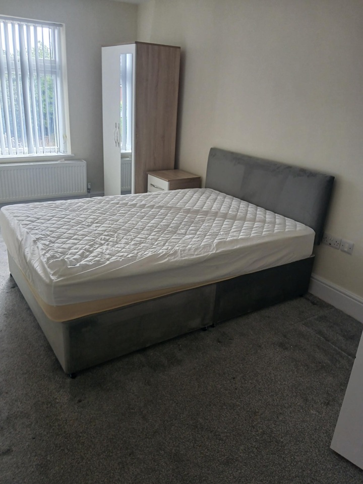 Room in a Shared House, Slade Road, B23