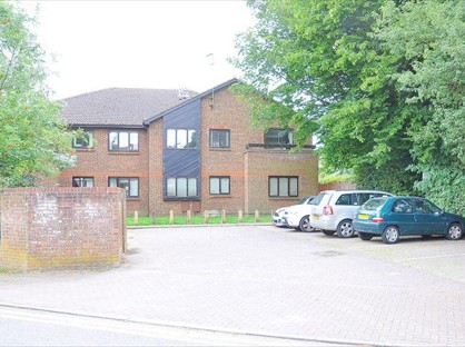2 Bed Flat, Glenbower Court, AL4