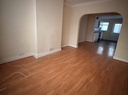 3 Bed Semi-Detached House, Pembroke Avenue, EN1