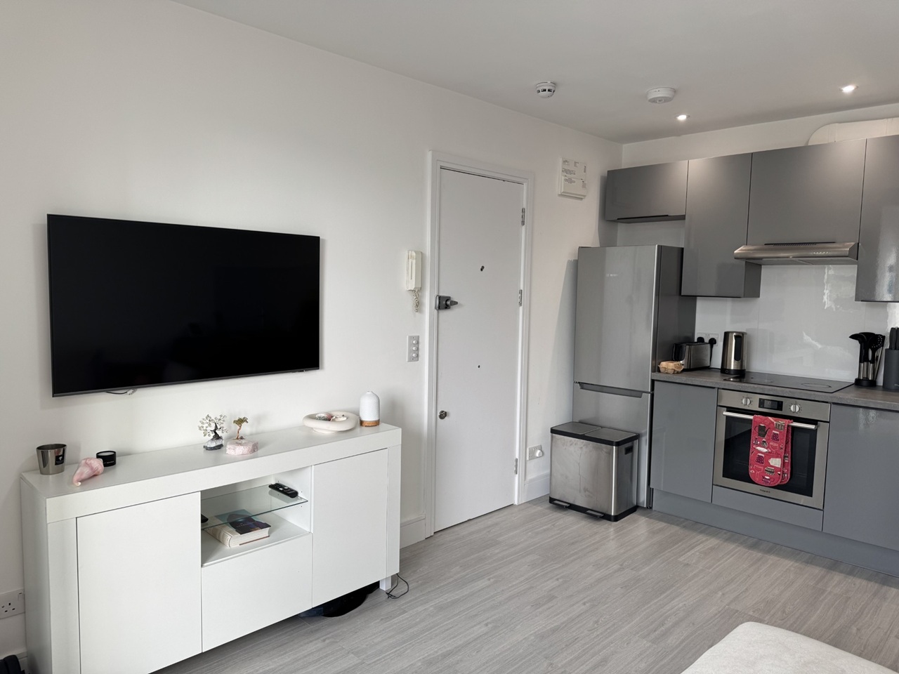 1 Bed Flat, Warwick Road, SW5 photo 4