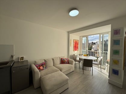 1 Bed Flat, Warwick Road, SW5