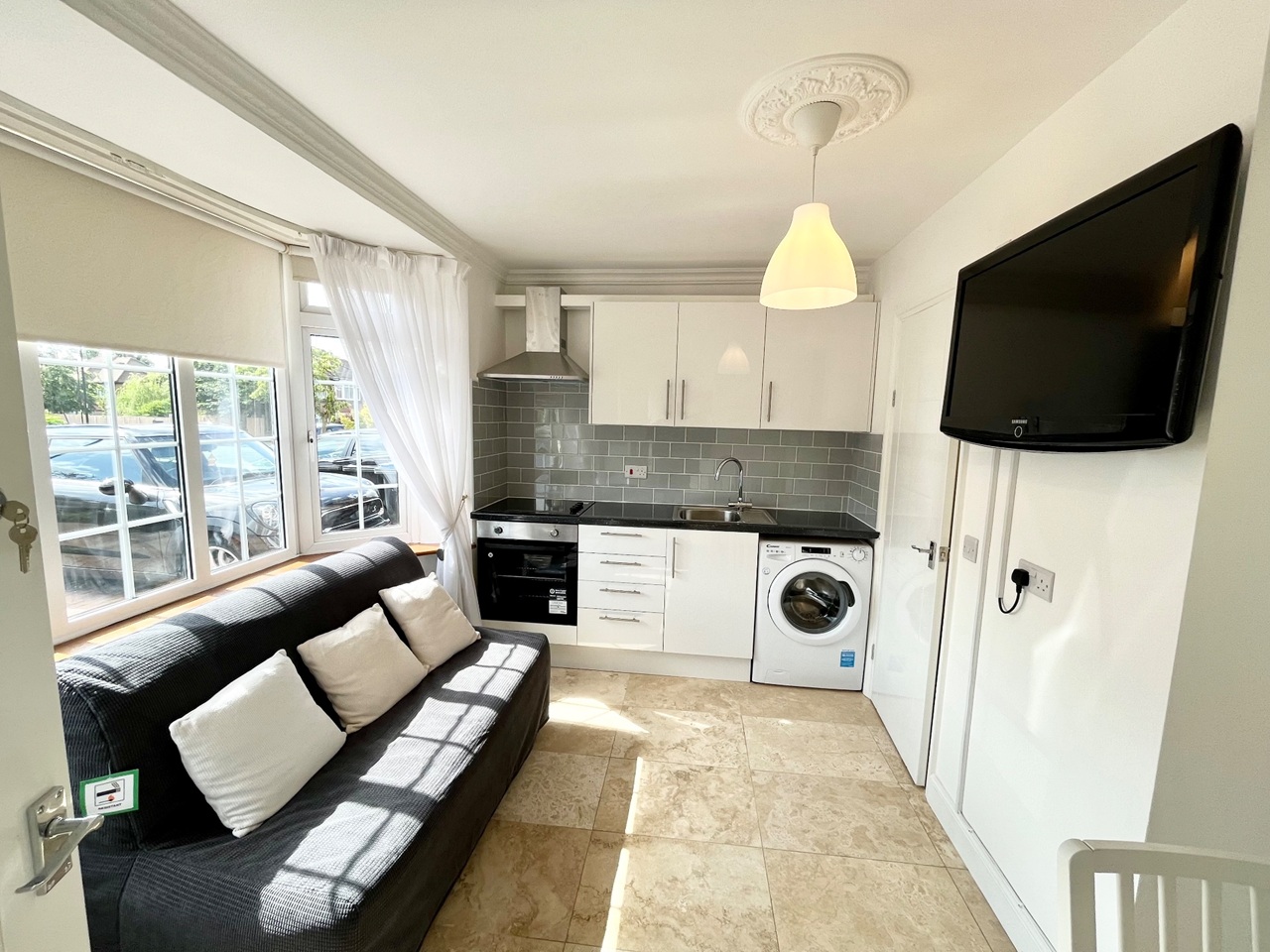 London - Studio Flat, South Lodge Drive, N14 - To Rent Now for £1,050. ...